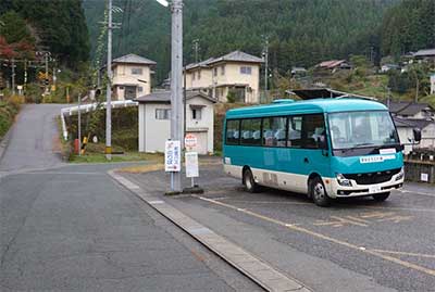 東栄駅前.jpg
